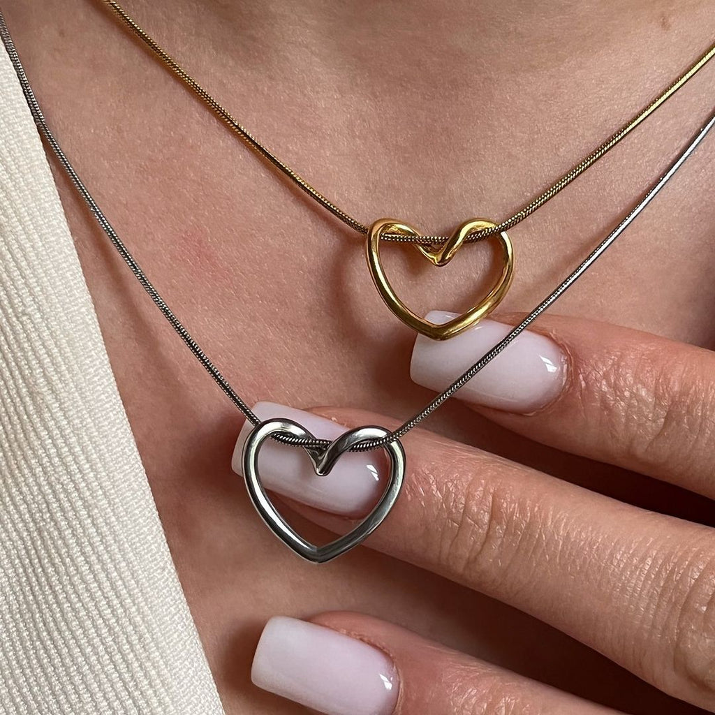 European and American INS Explosions Temperament Niche Simple Peach Heart Pendant Necklace 18K Gold Electroplated Stainless Steel Necklace Wholesale Women