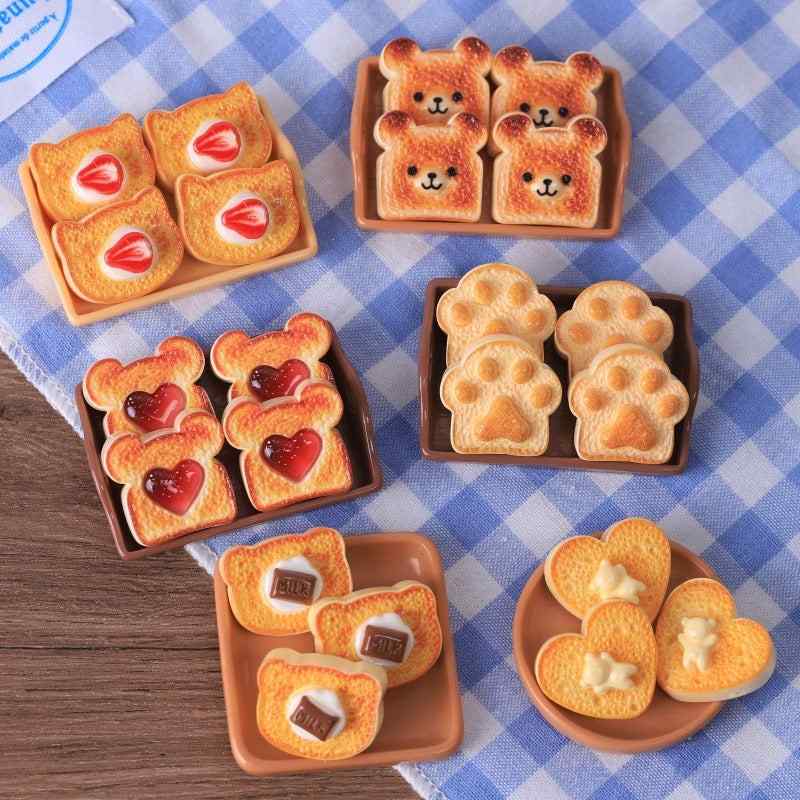 DOLLHOUSE Miniature Scene Decoration Simulation Food Play Caramel Toast Bread Love Bear Resin Accessories