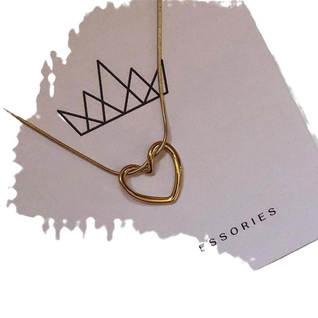 European and American INS Explosions Temperament Niche Simple Peach Heart Pendant Necklace 18K Gold Electroplated Stainless Steel Necklace Wholesale Women