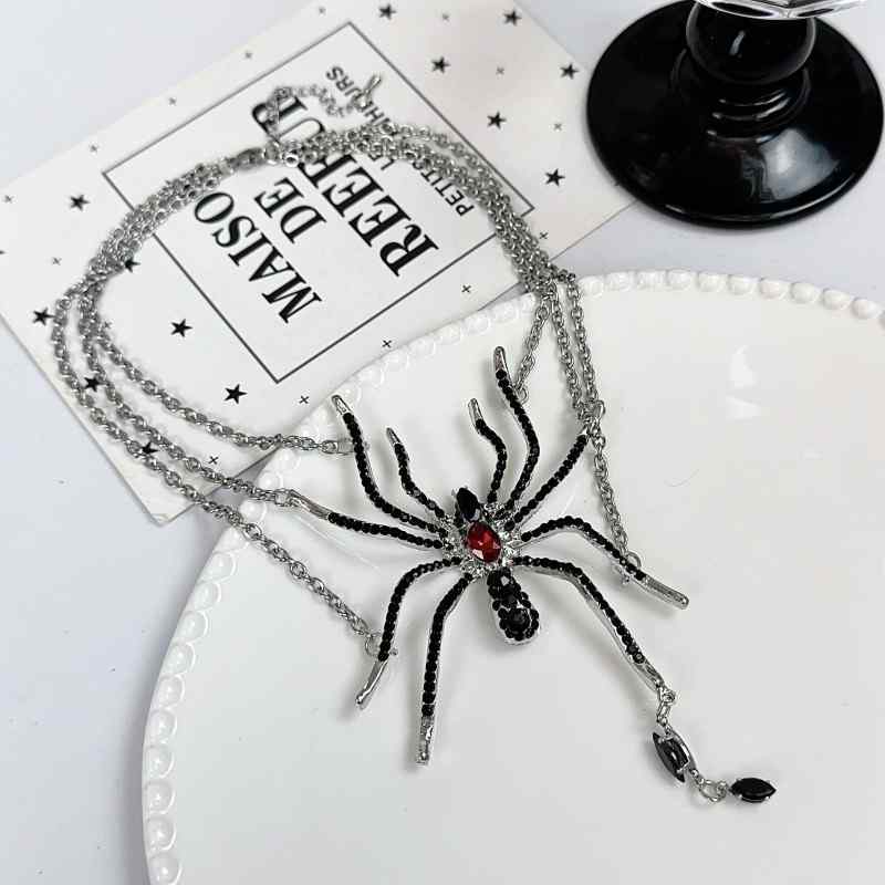 Dark Punk Style Spider Tassel Pendant Necklace Subculture Niche Design Sense Personality Collarbone Chain Jewelry Accessories 