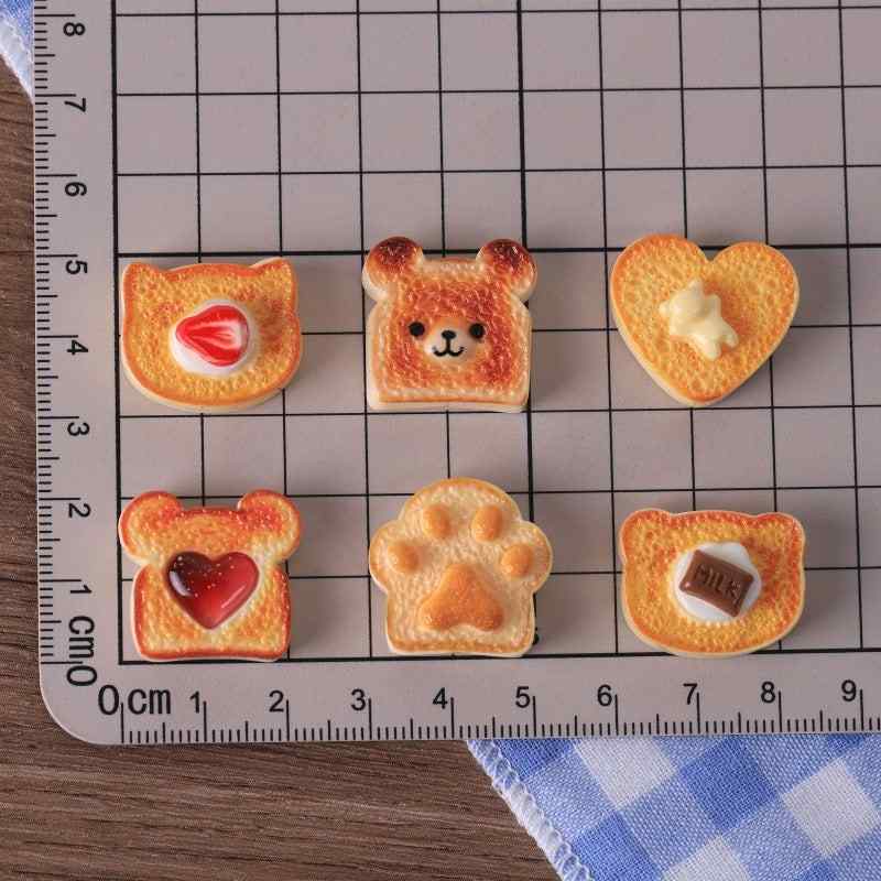 DOLLHOUSE Miniature Scene Decoration Simulation Food Play Caramel Toast Bread Love Bear Resin Accessories
