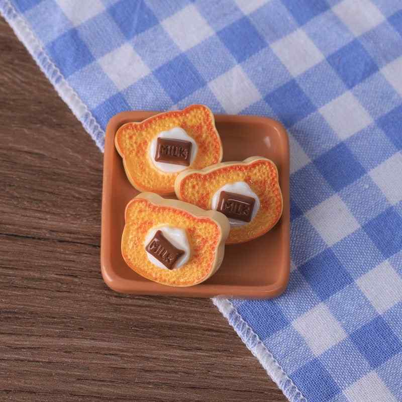 DOLLHOUSE Miniature Scene Decoration Simulation Food Play Caramel Toast Bread Love Bear Resin Accessories