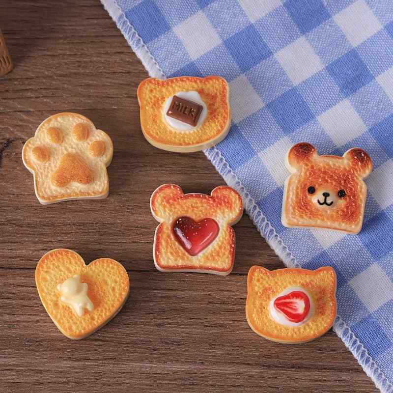 DOLLHOUSE Miniature Scene Decoration Simulation Food Play Caramel Toast Bread Love Bear Resin Accessories
