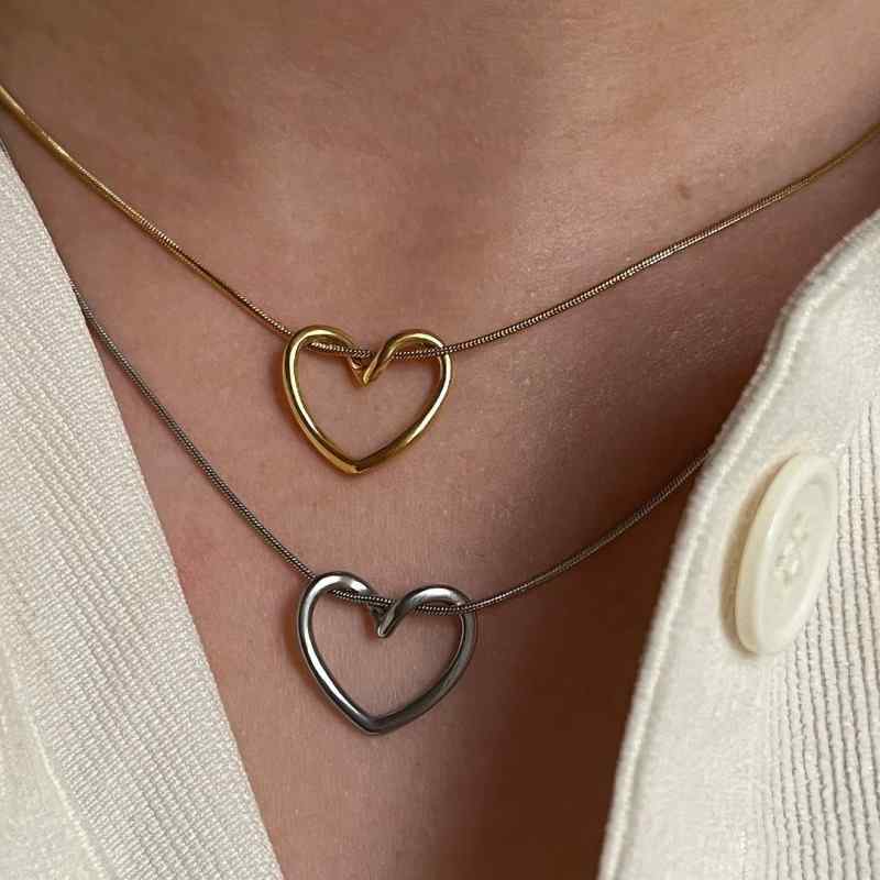Temperament Niche Simple Heart Pendant Necklace